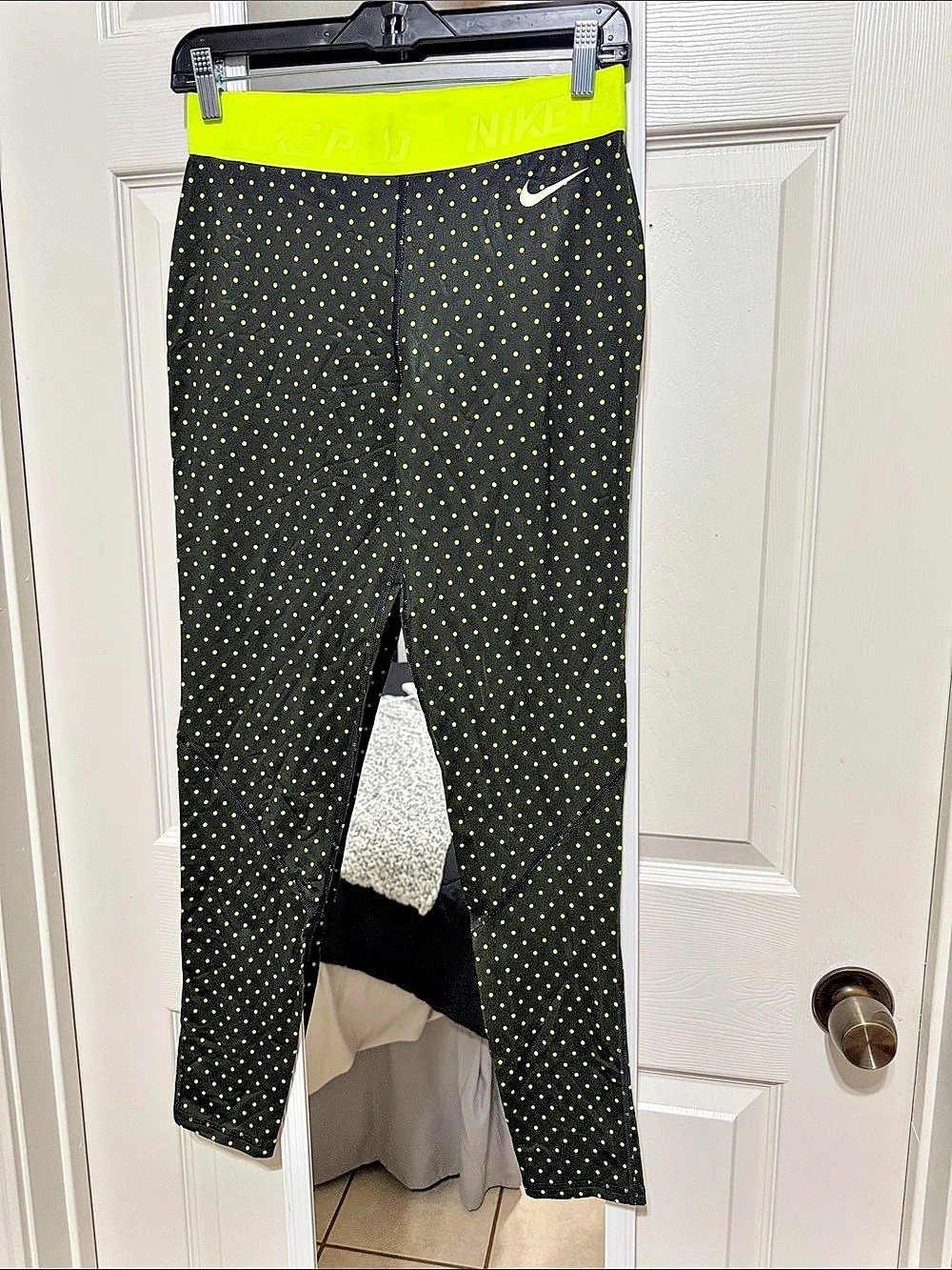 Nike Pro Polka Dot Leggings Polka Dot Athletic Leggings in Black & Yellow Size